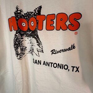Hooters Riverwalk San Antonio Graphic Tee XXL – White
